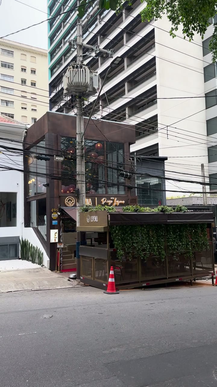 Estrutura e jardineiras integradas