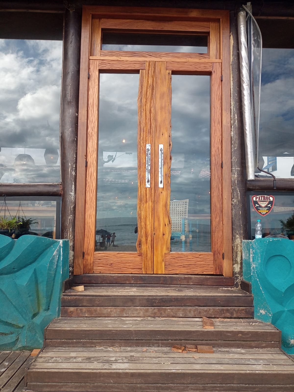 Porta de Madeira à Beira-mar